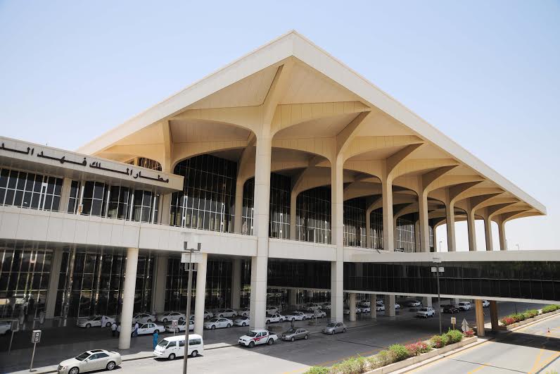 مطار الملك فهد الدولي يوضح سبب انقطاع المياه ويعتذر ...