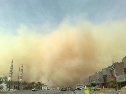 الأرصاد: رياح سطحية واحتمالية أمطار على #مكة والحرارة 45