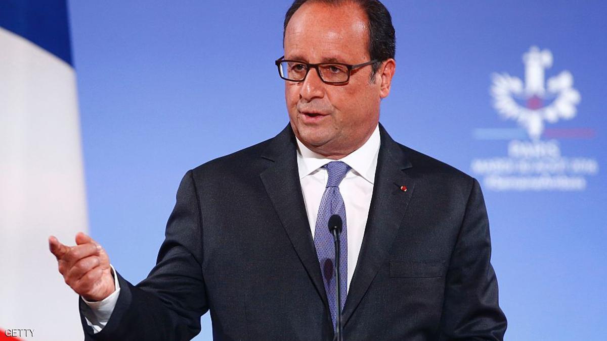 هولاند يتعهد بمنع فوز لوبان برئاسة فرنسا