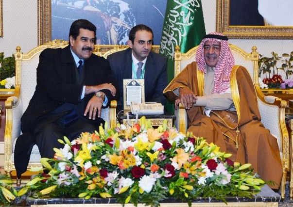 رئيس “فنزويلا ” يصل الرياض والأمير مقرن على رأس مستقبليه