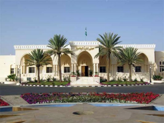 جامعة الطائف تُعلن عن “وظائف شاغرة” للرجال والتقديم الأحد