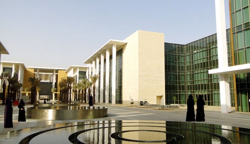 أمن جامعة الأميرة نورة يحتجز طالبات 5 ساعات!