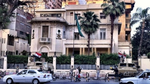سفارة المملكة في مصر : الاعتداءات الإيرانية على مقار البعثات السعودية حدثت تحت مرأى ومسمع من السلطات الإيرانية