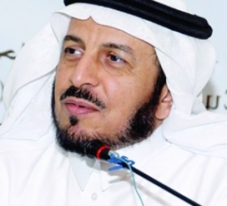 السعوديون يردون على إساءة الأحمري: قزم يتحدث عن قادة عظام..ونطالب بمحاسبته