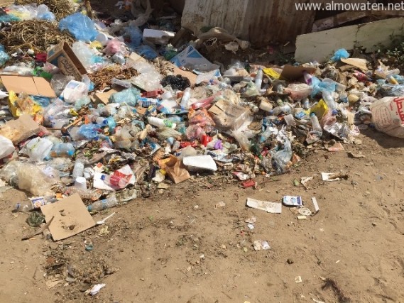 بالصور.. أكوام من النفايات تغرق حياً بـ” أبوعريش”