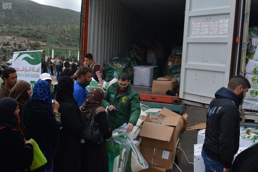 بالصور.. مركز الملك سلمان للإغاثة يواصل توزيع المساعدات على السوريين