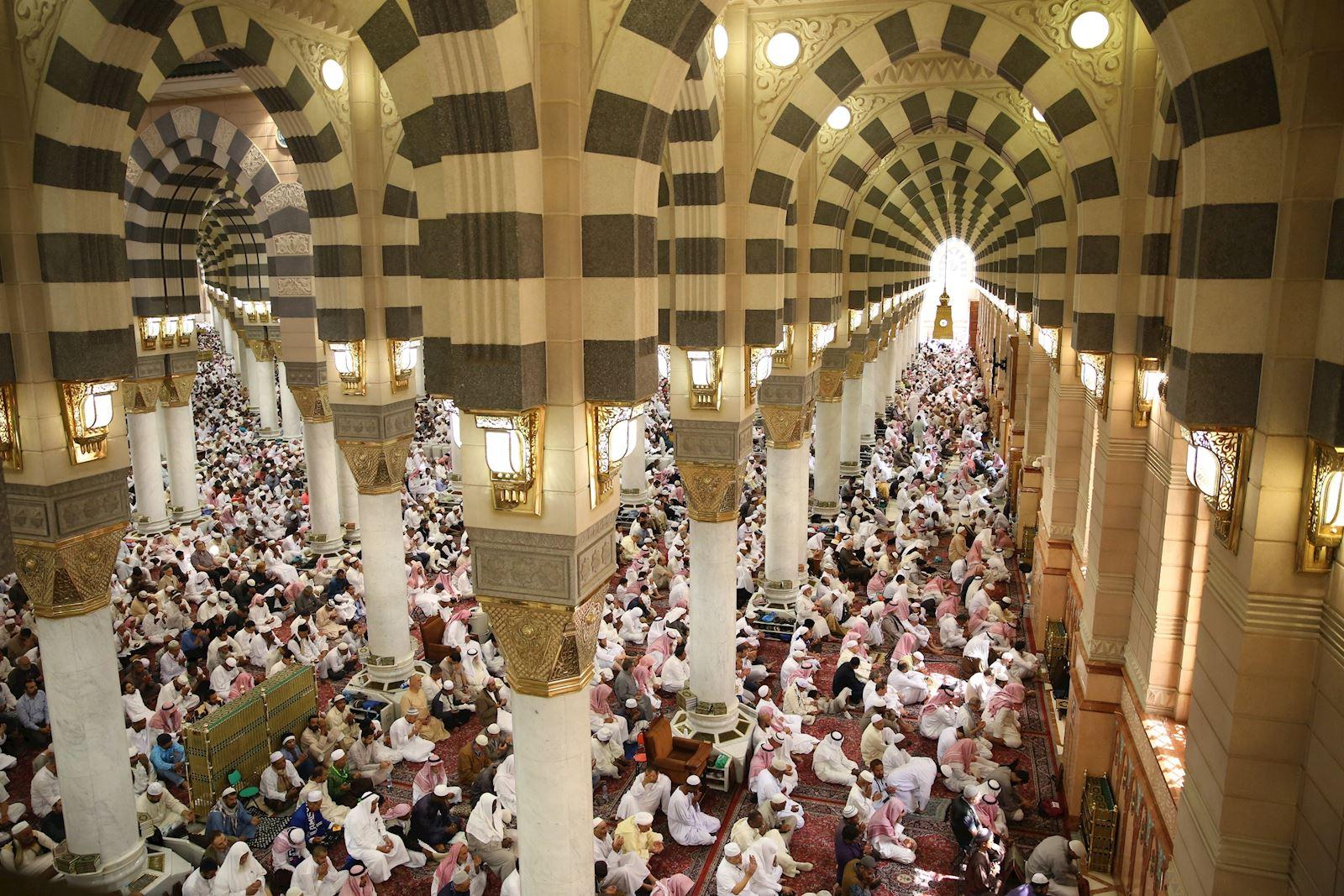 خطيب المسجد النبوي: السجود لله أشرف حالات العبد