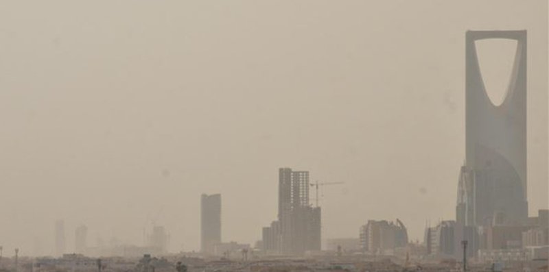 شاهد.. أمطار غزيرة وبرد على الرياض