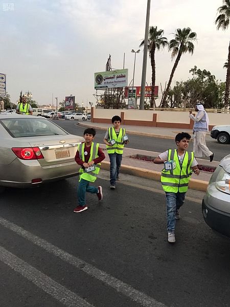 بالصور.. أطفال تبوك يعطون أجمل الدروس في العمل الخيري