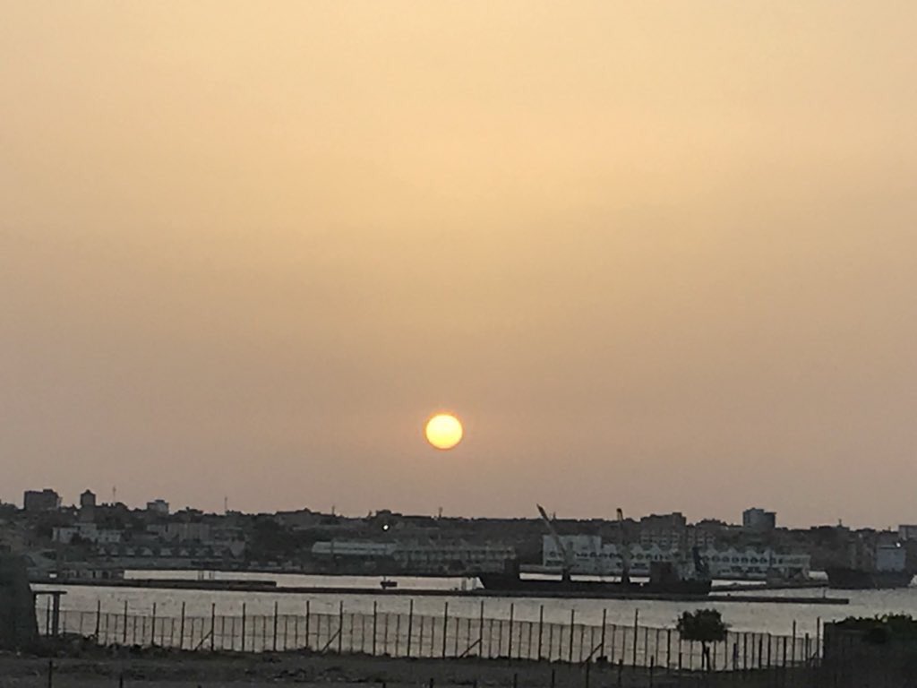 بالفيديو والصور.. شروق شمس يوم 23 بدون شعاع إحدى علامات ليلة القدر