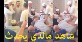 فيديو صادم.. إمام مسجد يعتدي على أحد المصلين