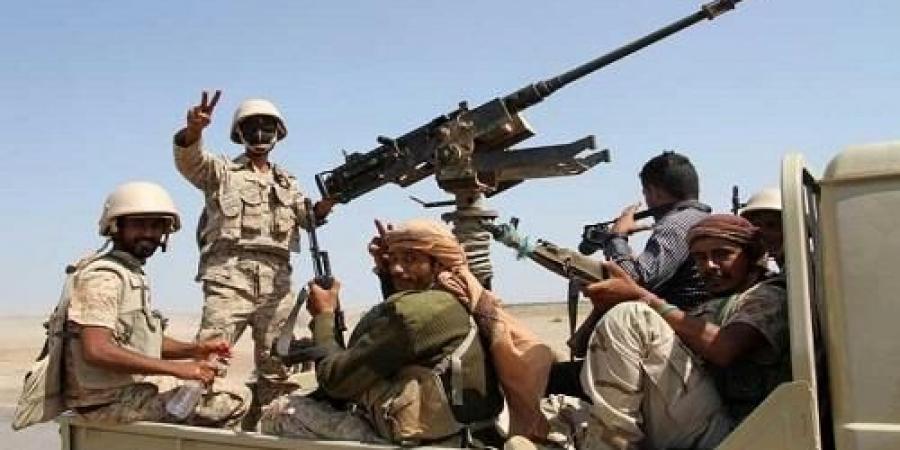 الجيش اليمني يقتل ويصيب 37 حوثيًا في معارك الضالع