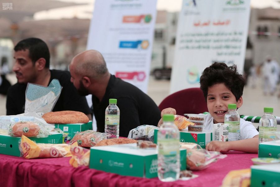 شاهد.. وكالة شؤون المسجد النبوي تنظم مائدة إفطار لذوي القدرات الخاصة