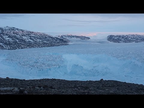 فيديو مذهل.. انفصال كتلة جليدية عملاقة عن غرينلاند