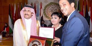 الجامعة العربية تكرم ممثل المملكة رئيس مجلس الشباب العربي علي السنيدي