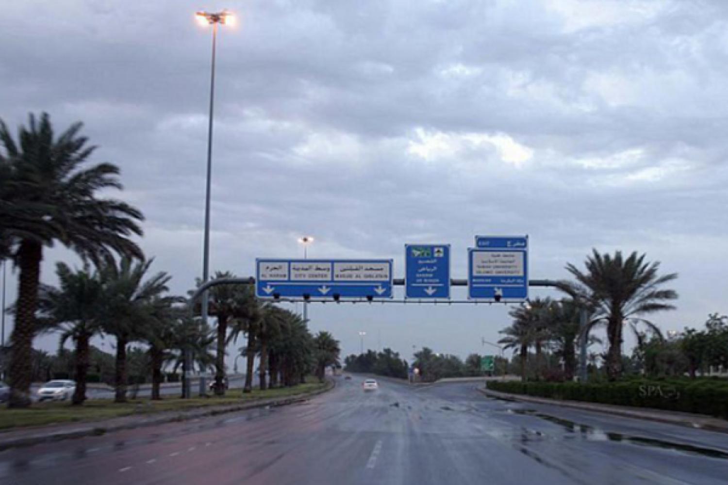 الأرصاد : رياح نشطة وانعدام الرؤية بمكة وأمطار غزيرة في الباحة ونجران