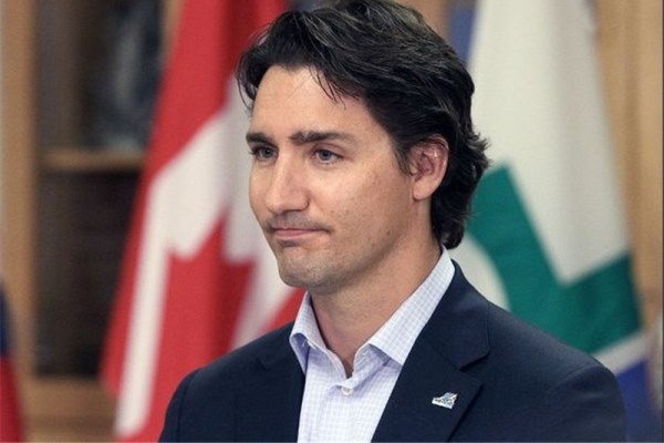 رشق رئيس وزراء كندا بالحجارة