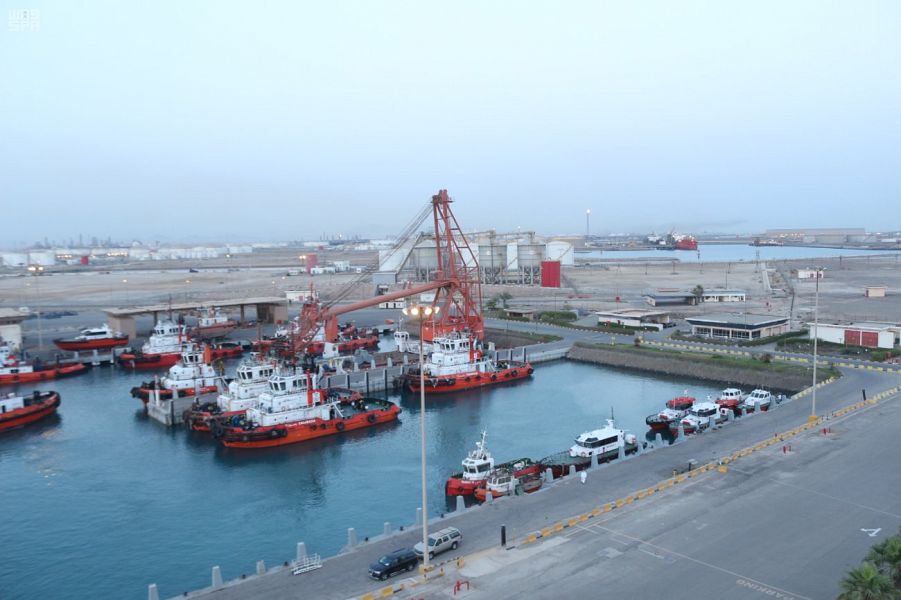 ميناء ينبع الصناعي يسجل رقماً قياسياً لاستقبال أكبر عدد من السفن