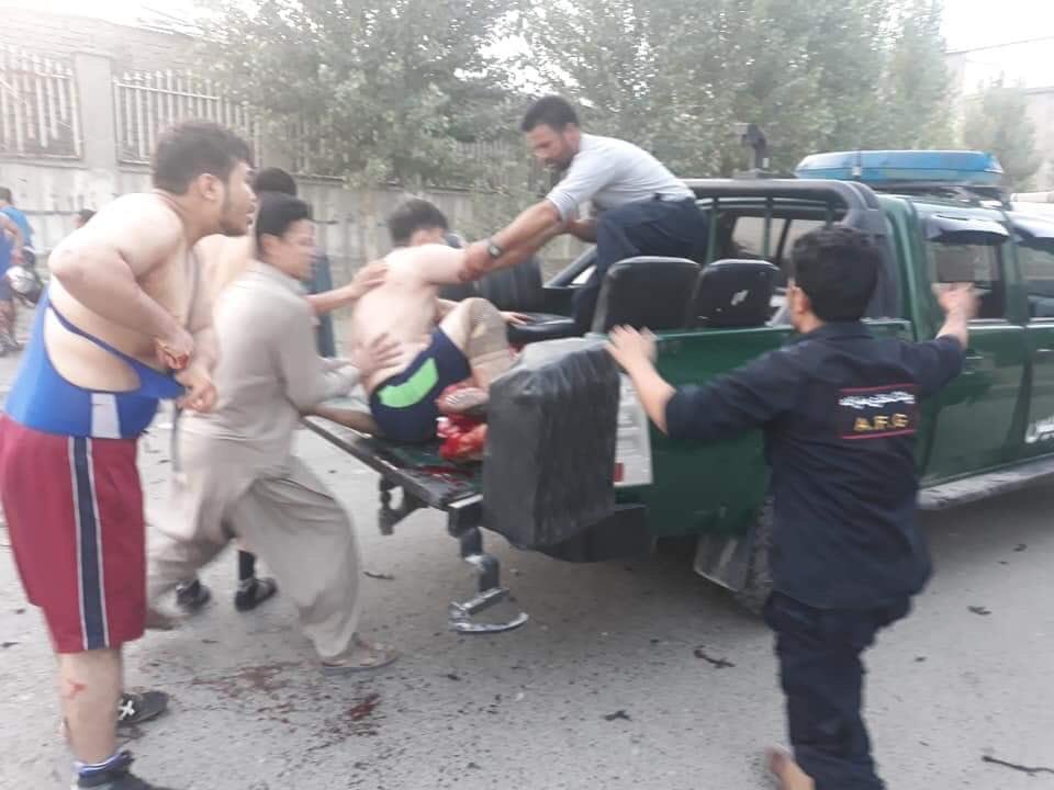 بالفيديو والصور.. تفجير مركز رياضي يوقع 20 قتيلاً ومصابًا في أفغانستان