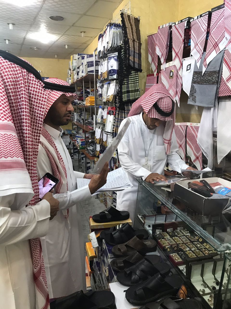 عمل الرياض يضبط 234 مخالفة وينذر 210 منشآت ويطيح بـ57 مخالفاً