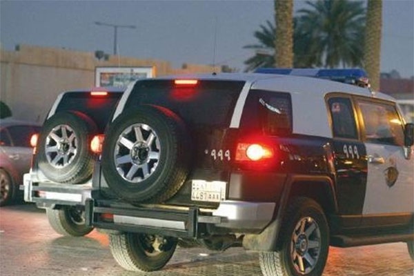 عصابة سرقة المحلات التجارية والمركبات في قبضة شرطة الرياض