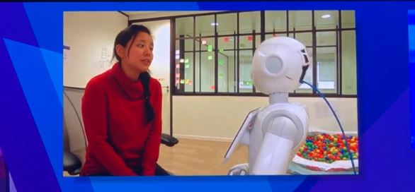 شاهد.. التفاعل بين روبوت وفتاة في منتدى مسك العالمي