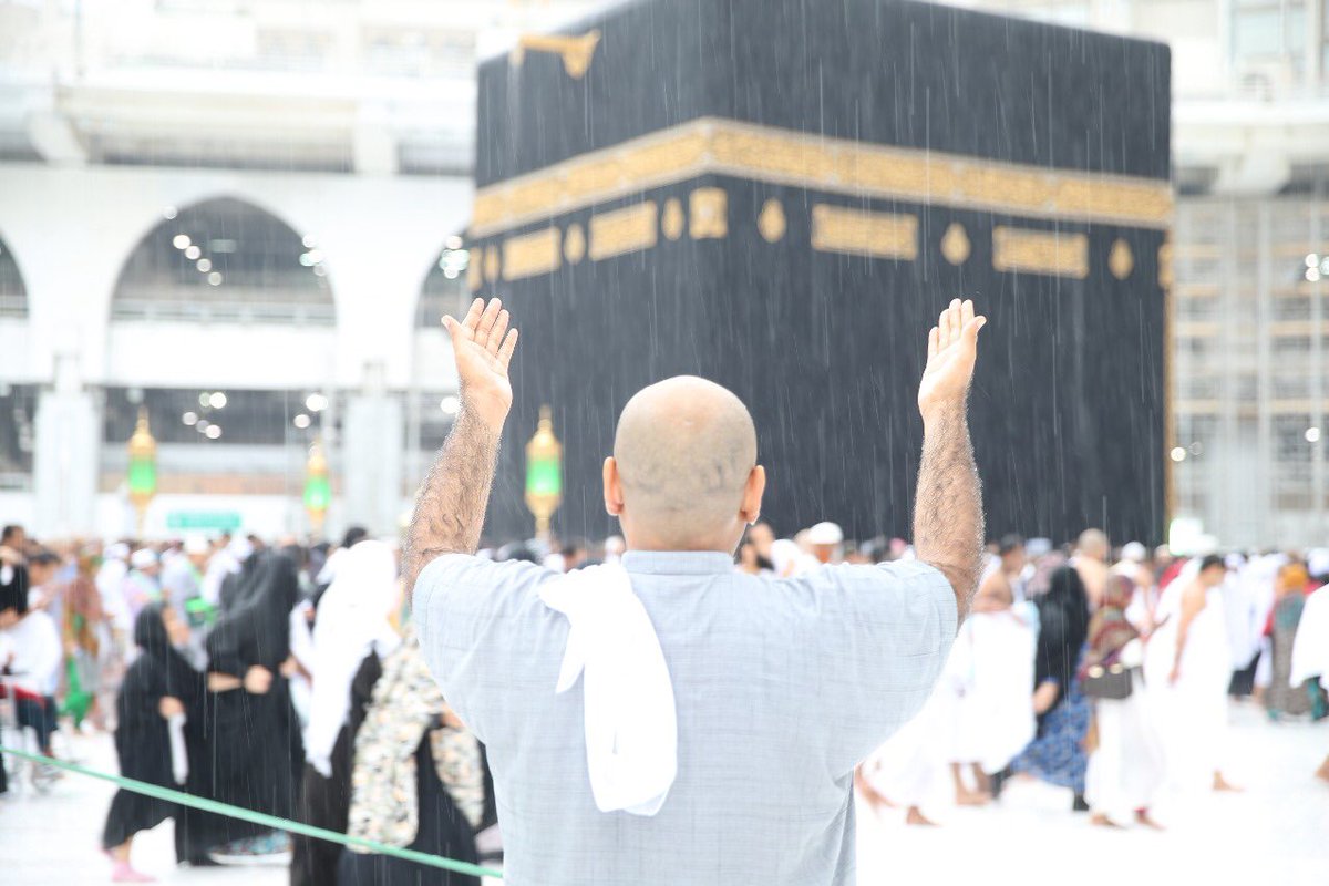 فيديو وصور .. أمطار مكة تغسل الحرم وتسيل الأودية