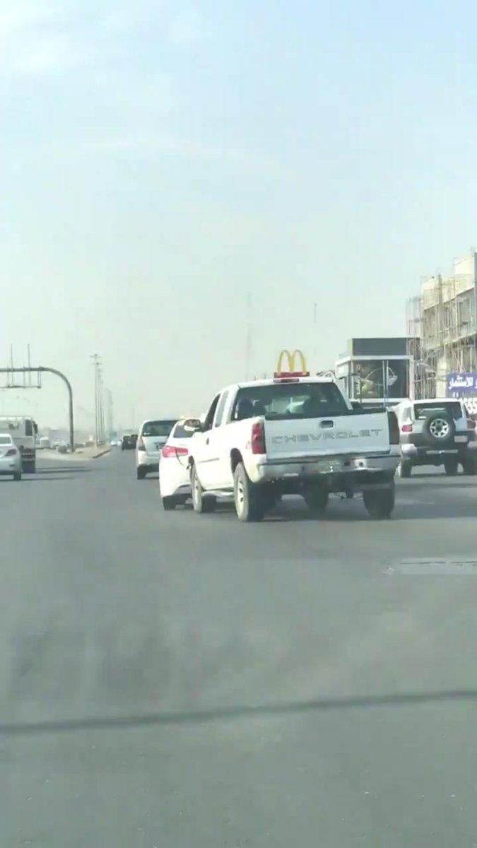 القبض على قائد مركبة في الرياض صدم أخرى من الخلف وهرب