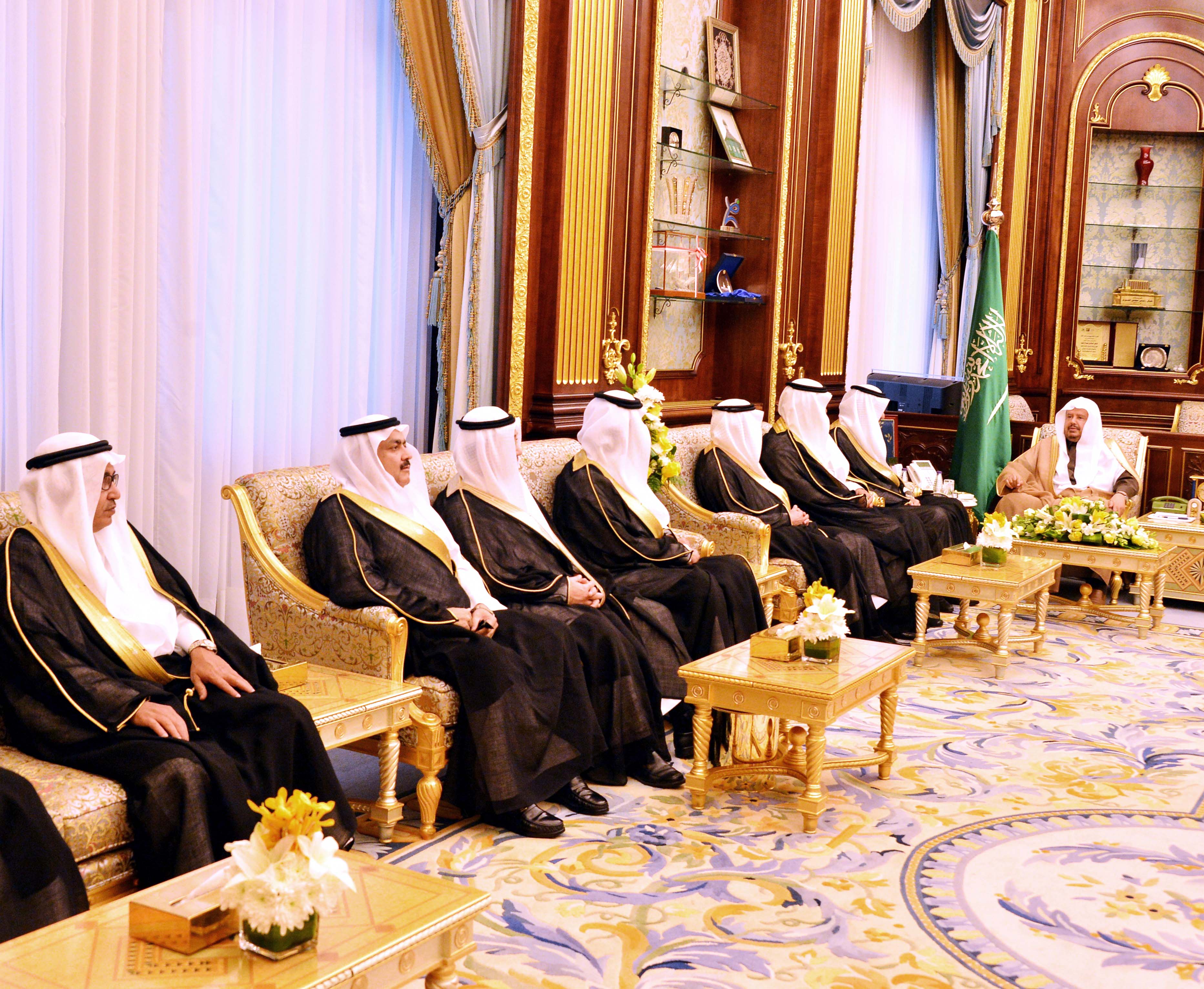 رئيس الشورى يبحث مع السفراء الجدد دور الدبلوماسية البرلمانية لتعزيز العلاقات