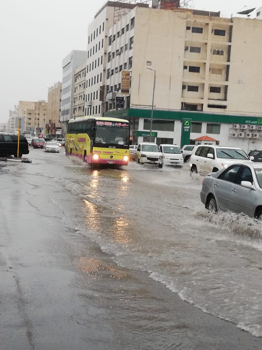 صور.. أمطار غزيرة على الطائف.. والمدني يحذر‎ الجميع