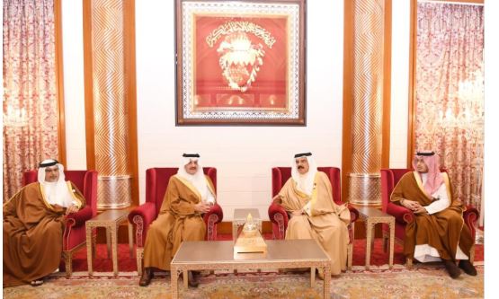 أمير الشرقية ينقل تعازي القيادة لملك البحرين في وفاة الشيخة نورة