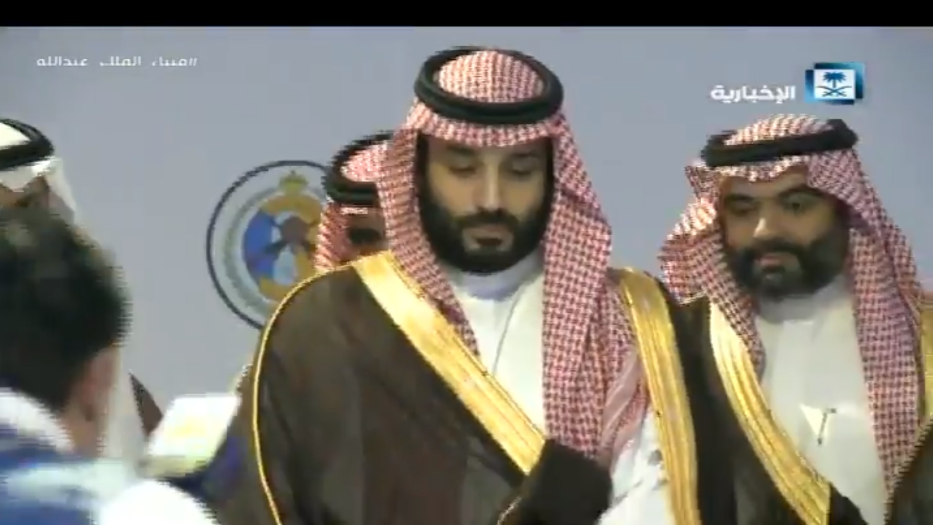 فيديو.. الأمير محمد بن سلمان يطلع على مجسم لميناء الملك عبدالله