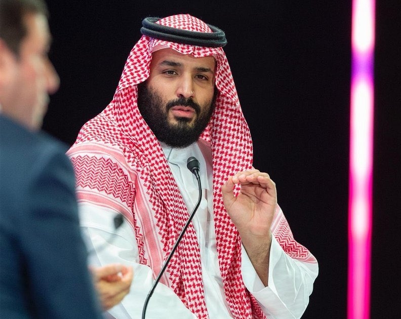 آل حلل عن الأمير محمد بن سلمان: عليكَ تعتمدُ البلادُ فأنتَ مَنْ يمضي ويسبقُ ما أردتَ دعاءُ