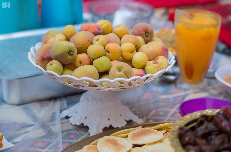 فواكه الجوف تزين سفر الإفطار الرمضانية