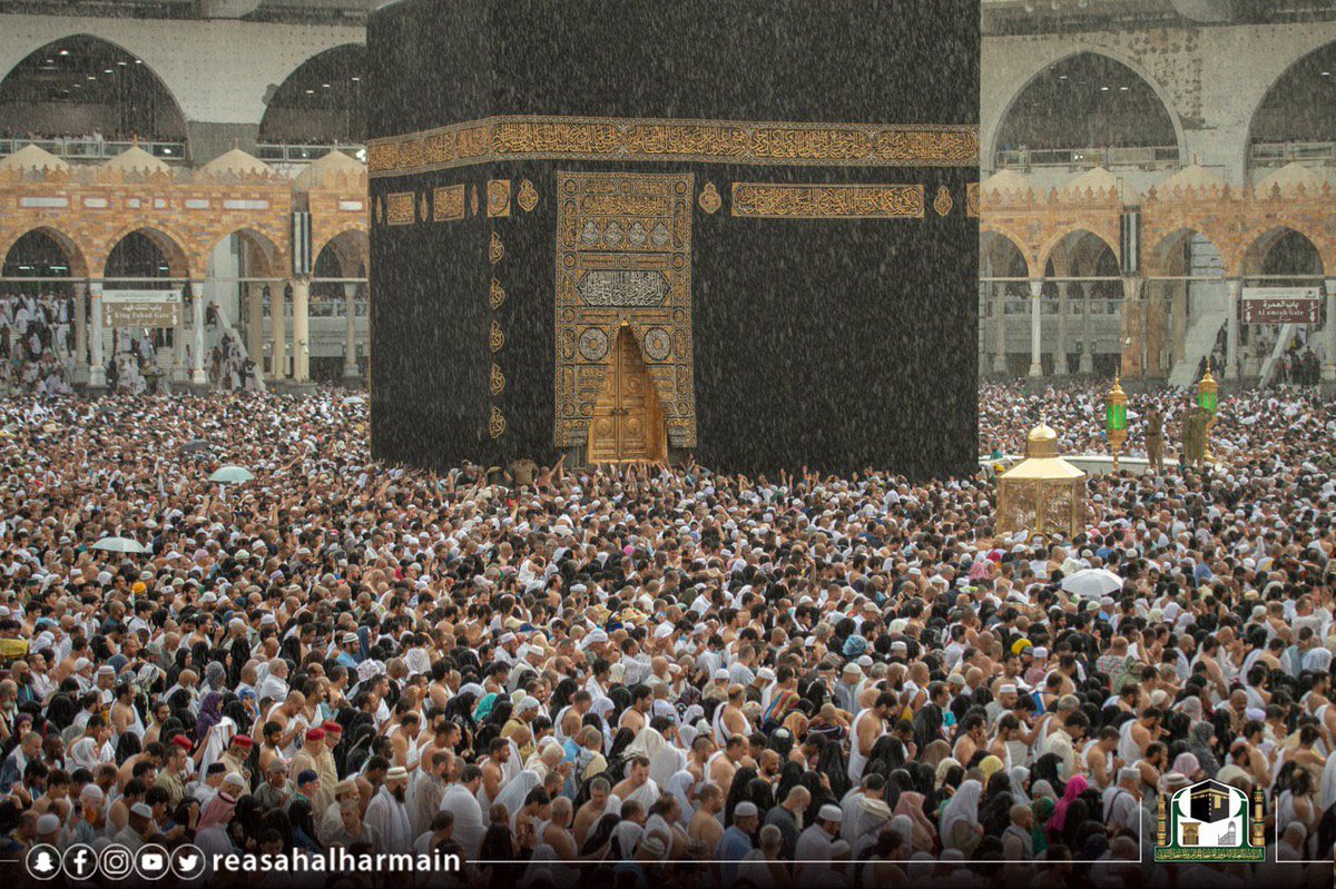 أمطار المسجد الحرام ما بين روحانية المكان ودموع المعتمرين