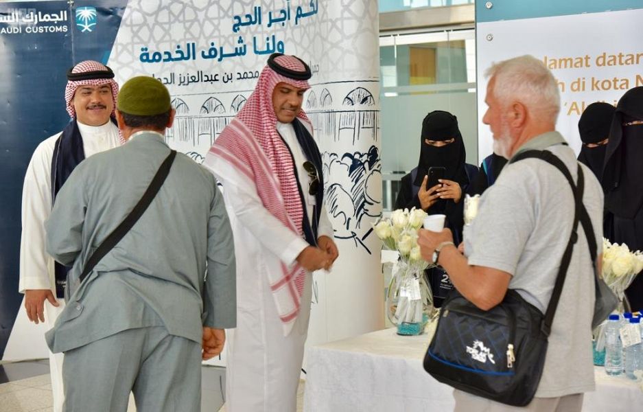 جمرك المدينة يستقبل الحجاج بشعار لكم أجر الحج ولنا شرف الخدمة