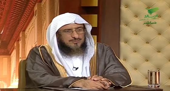 الماجد يوضح حكم استخدام الرجل للباروكة