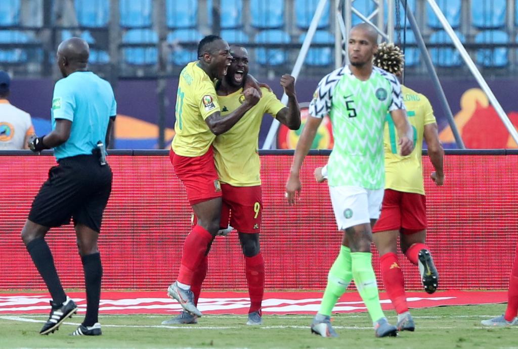 نيجيريا ضد الكاميرون .. النسور تُقصي بطل إفريقيا في مباراة مثيرة