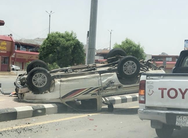 الحوادث بدأت.. مطبات حزام محايل الدائري بلا تحذير