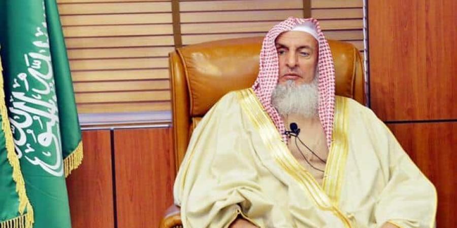 هيئة كبار العلماء في السعودية : إيقاف صلاة الجمعة والجماعة في المساجد باستثناء الحرمين الشريفين