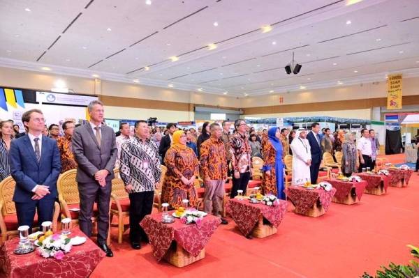 حاكم جاكرتا يفتتح جناح المملكة في معرض الكتاب بإندونيسيا