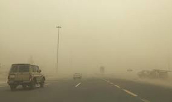 موجة غبار تضرب طريق مكة – جدة السريع