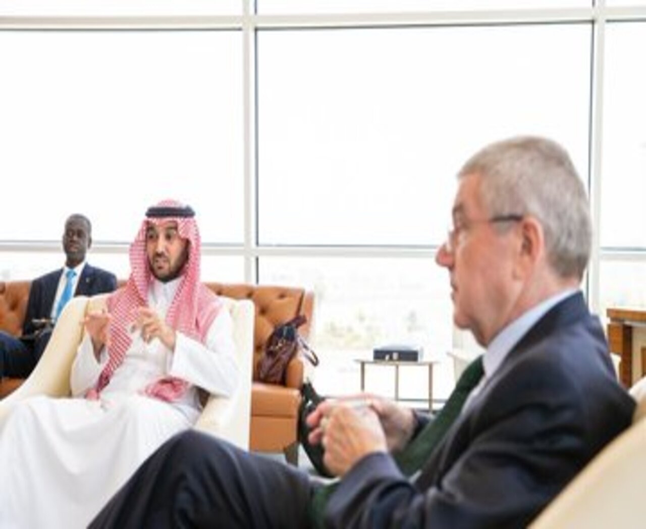 عبدالعزيز الفيصل يعقد اجتماعًا هامًا مع رئيس اللجنة الأولمبية الدولية