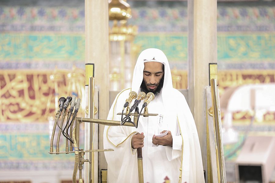 خطيب المسجد النبوي : القرآن عصمة لمن اعتصم به