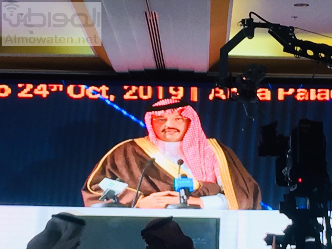 أمير عسير يفتتح ملتقى الطاقة النظيفة بأبها ويشيد بالمشاريع الكهربائية