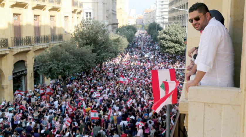تمديد إغلاق المصارف في لبنان مع استمرار التظاهرات