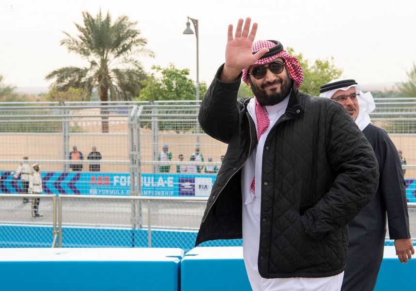 فورين أفيرز تُعدد إنجازات المملكة وتصف محمد بن سلمان ببطل الشباب