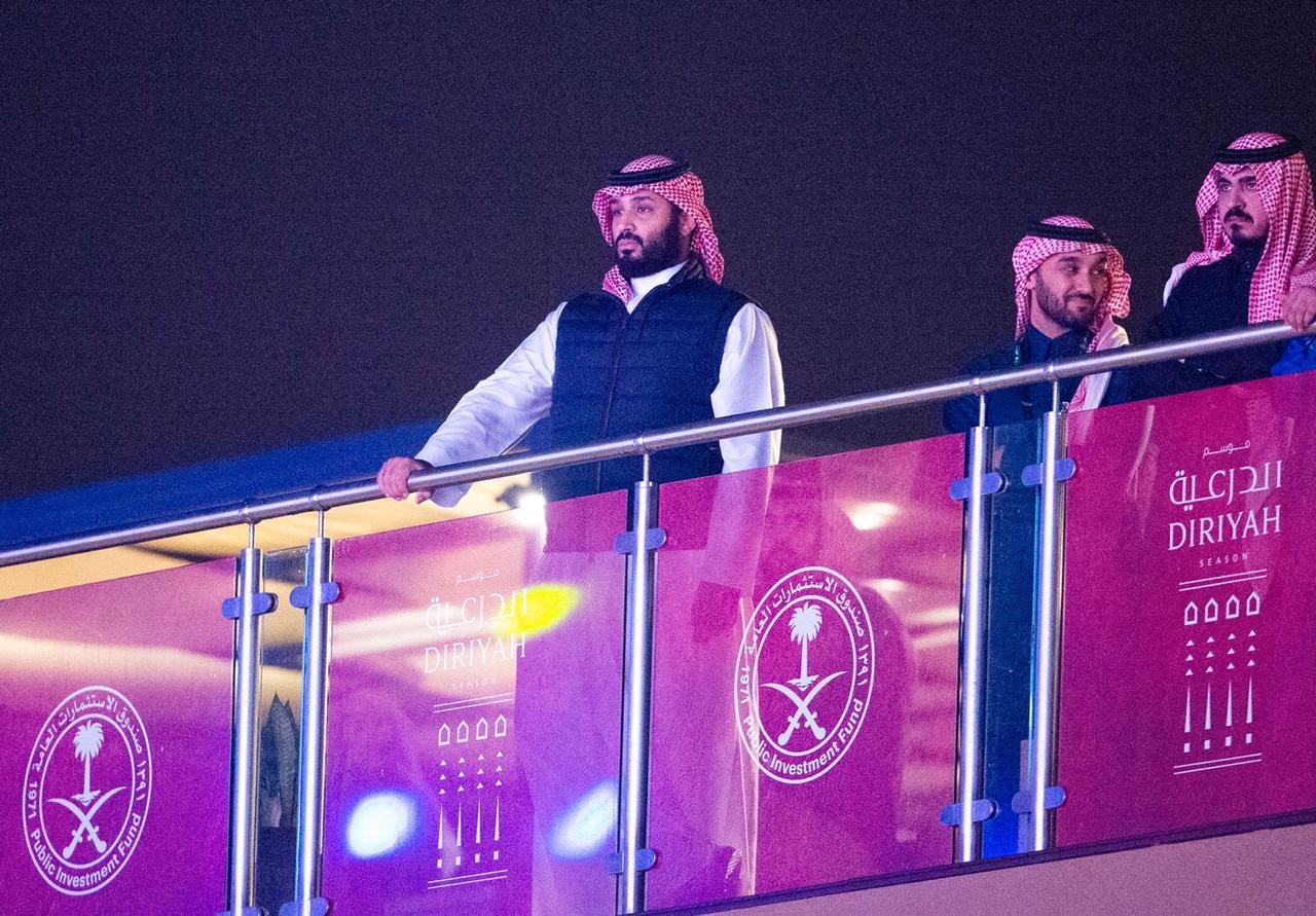 محمد بن سلمان يشهد نزال الدرعية التاريخي