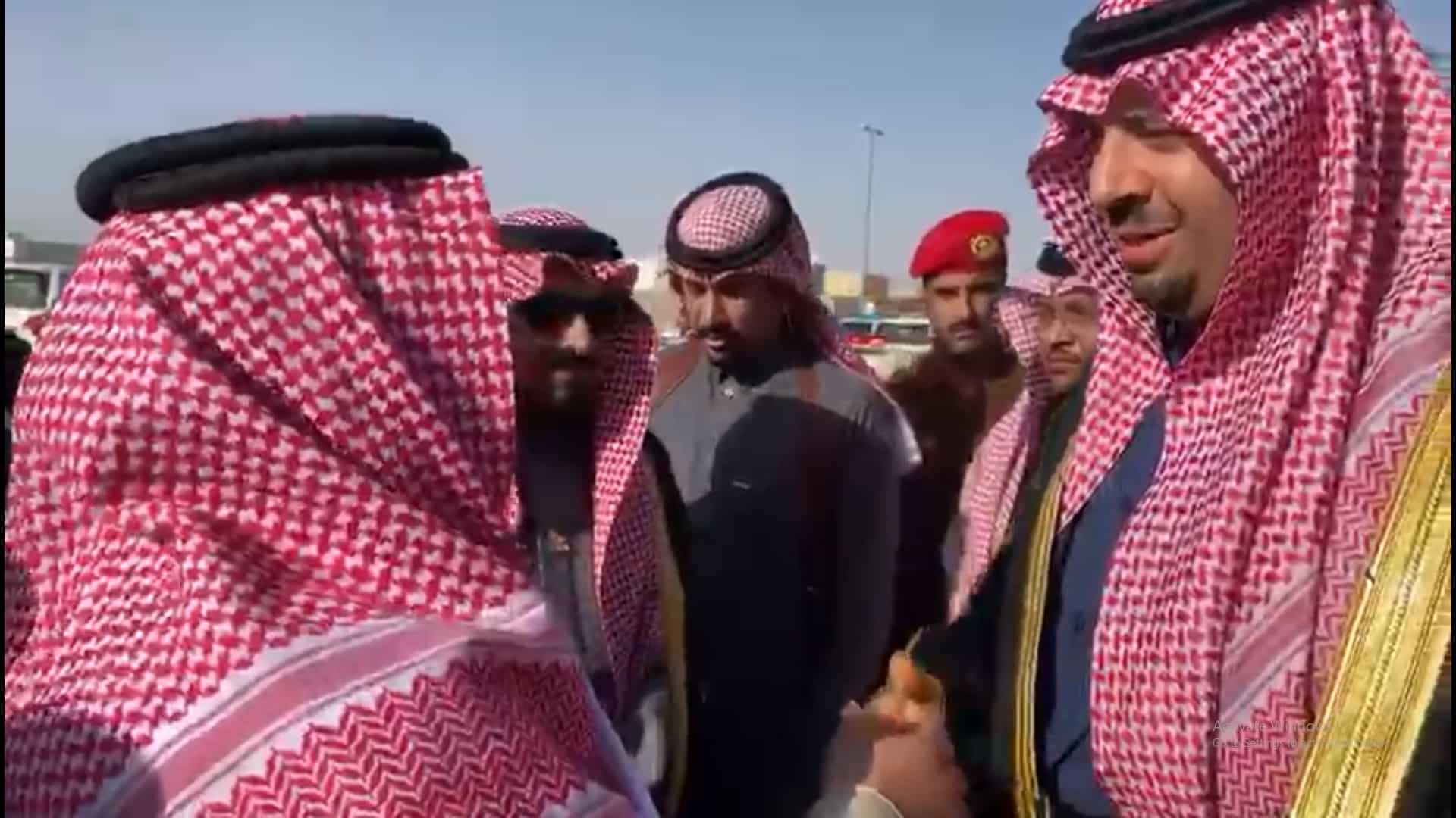 فيديو.. أمير الشمالية يستجيب لمواطن دعاه إلى منزله: كلكم عندي أعيان