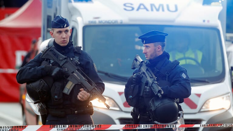 مقتل 3 من الشرطة الفرنسية وإصابة رابع في إطلاق نار